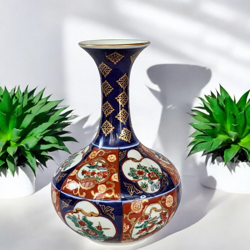 Vintage Japan Gold Imari hand painted vase 8.5”